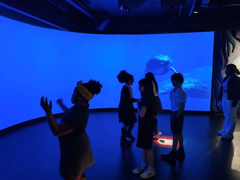 Élèves de l'école Sainte-Anne au Planétarium de Montréal