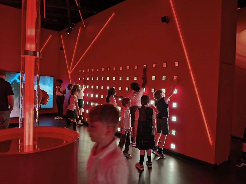 Élèves de l'école Sainte-Anne au Planétarium de Montréal